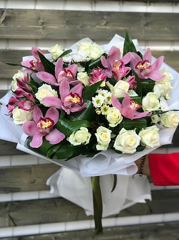 Букет цветов из: Розы и Хризантемы в Серебрянном Бору