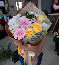 Букет цветов из:  Герберы, Розы и Хризантемы в Серебрянном Бору
