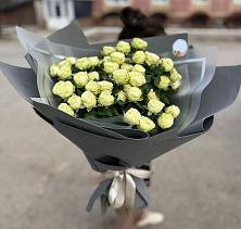 Букет Белые кустовые розы Солинеро в Серебрянном Бору