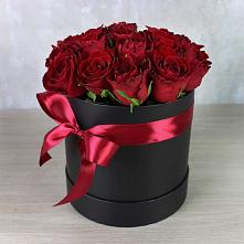Цветочная композиция из Розы в шляпной коробке в Серебрянном Бору